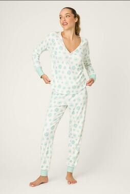 P.J. Salvage Women’s Snowflake Thermal Pajama Set Size Large – NWT